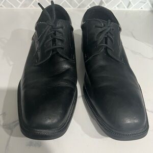 Rockport work shoes slip resistant water proof